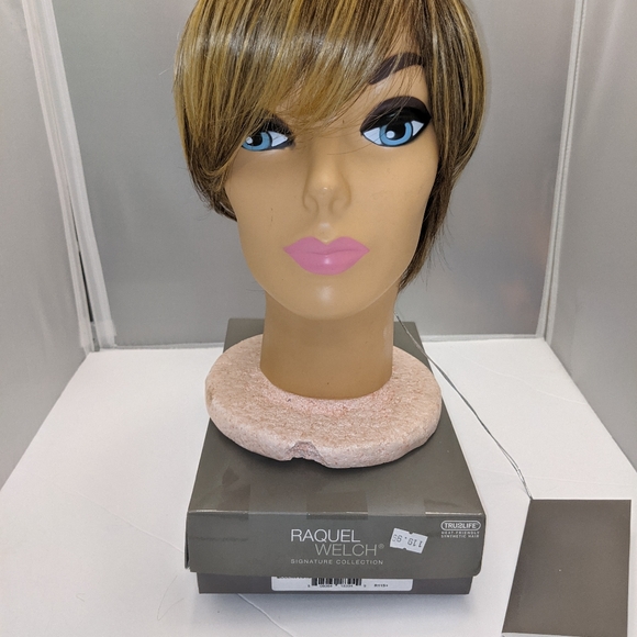 Raquel Welch - Modern Love Wig - Picture 5 of 13